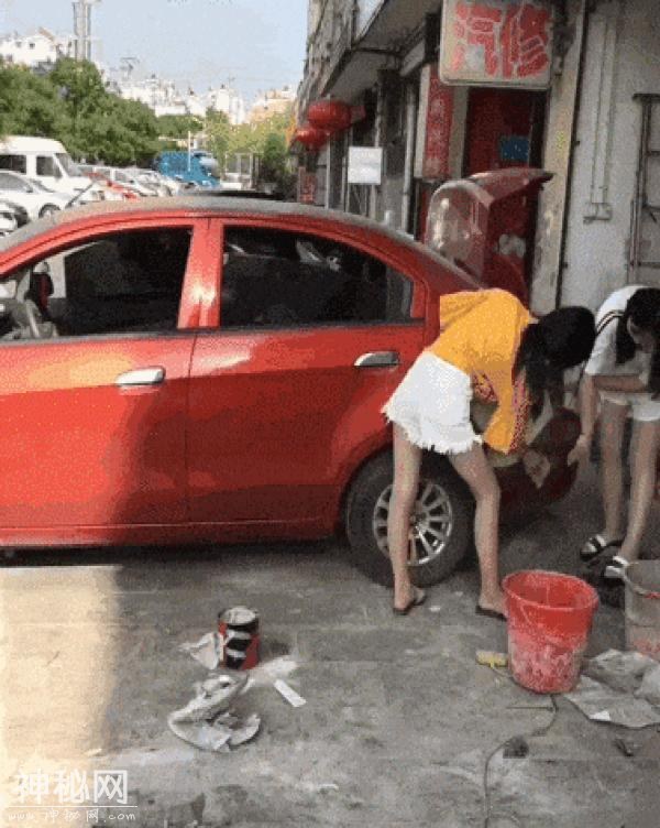 开心时刻：美女，洗车前别忘记拉上手刹-10.jpg